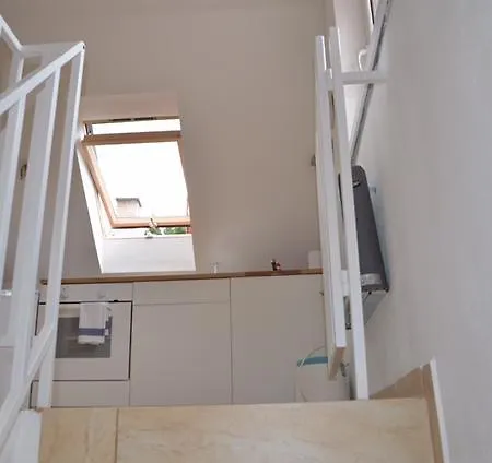 Apartman 211 *